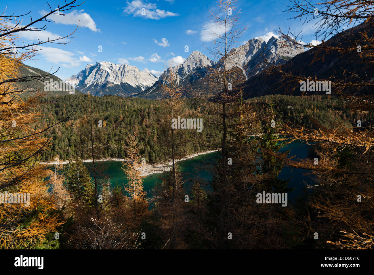 Ehrwalder Sonnenspitze, Gruenstein. Austria, Tirolo. Wettertein e Mieminger catena della montagna visto dal Fernpass. Foto Stock