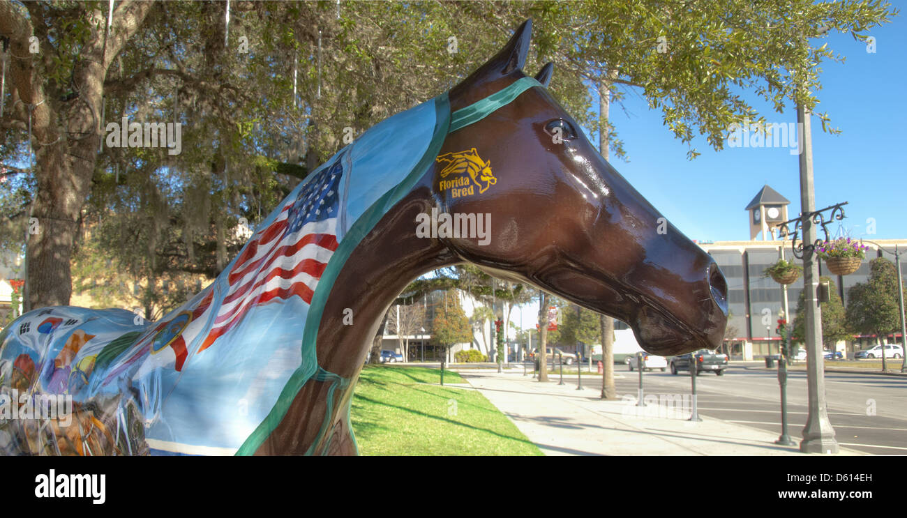 Horse Fever, comunità progetto arte dipinti di cavalli nel centro di quartiere della capitale mondiale dell'ippica, Ocala, Florida, Stati Uniti d'America Foto Stock