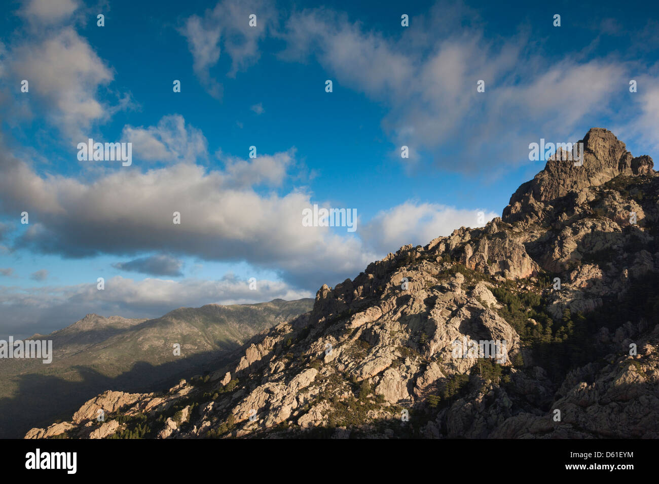 Francia, Corsica, La Alta Rocca, Col de Bavella pass, Aiguilles de Bavella picchi, mattina Foto Stock