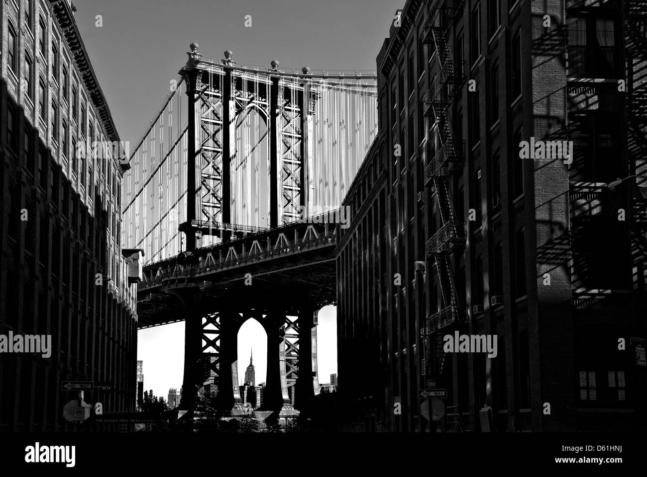 Manhattan Bridge, vista da Brooklyn Heights, New York, Stati Uniti d'America - immagine presa dal suolo pubblico Foto Stock