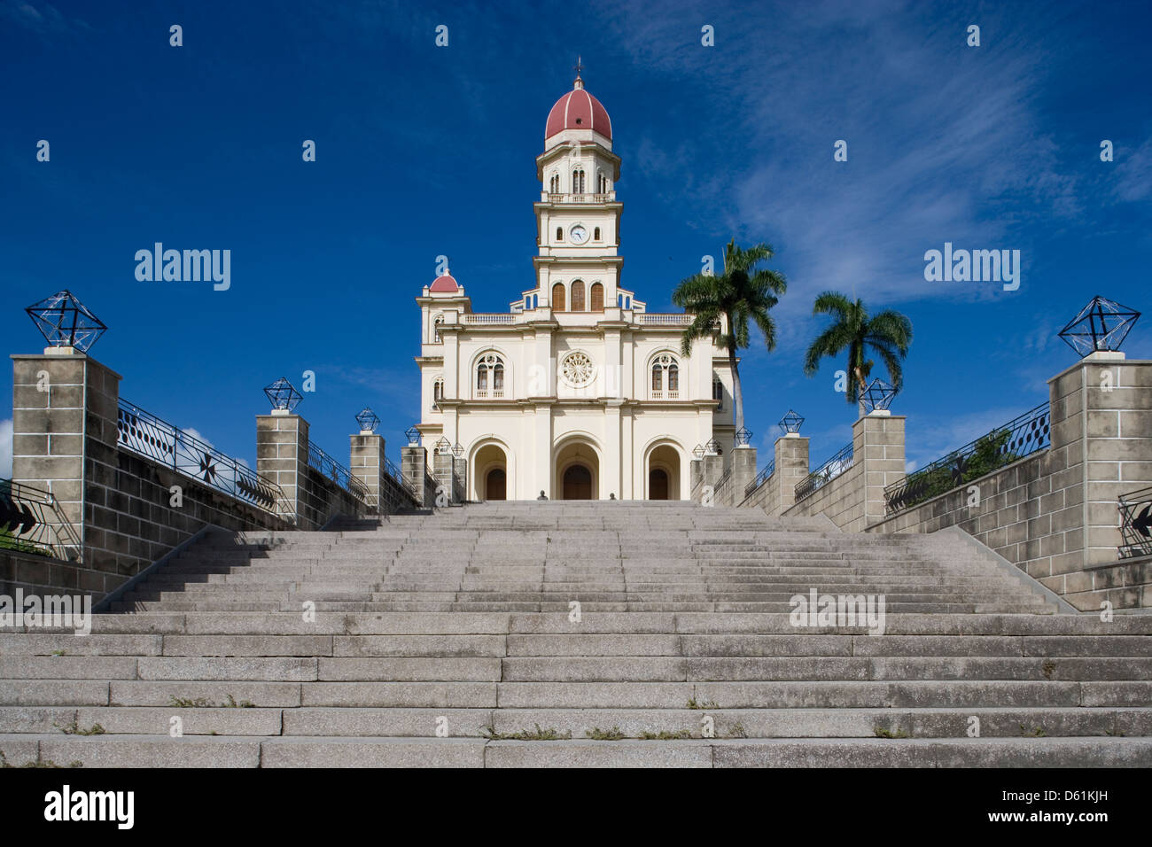 Santiago de Cuba: El Cobre / vista della Basilica de Nuestra Señora de la Caridad del Cobre Foto Stock