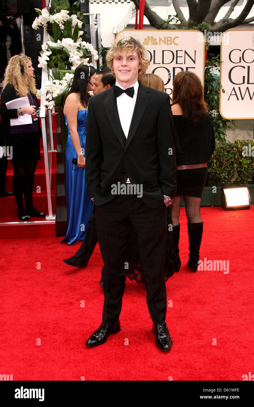 Evan Peters sessantanovesima Annuale di Golden Globe Awards (Golden Globes 2012) presso il Beverly Hilton Hotel - Gli arrivi di Los Angeles, Foto Stock