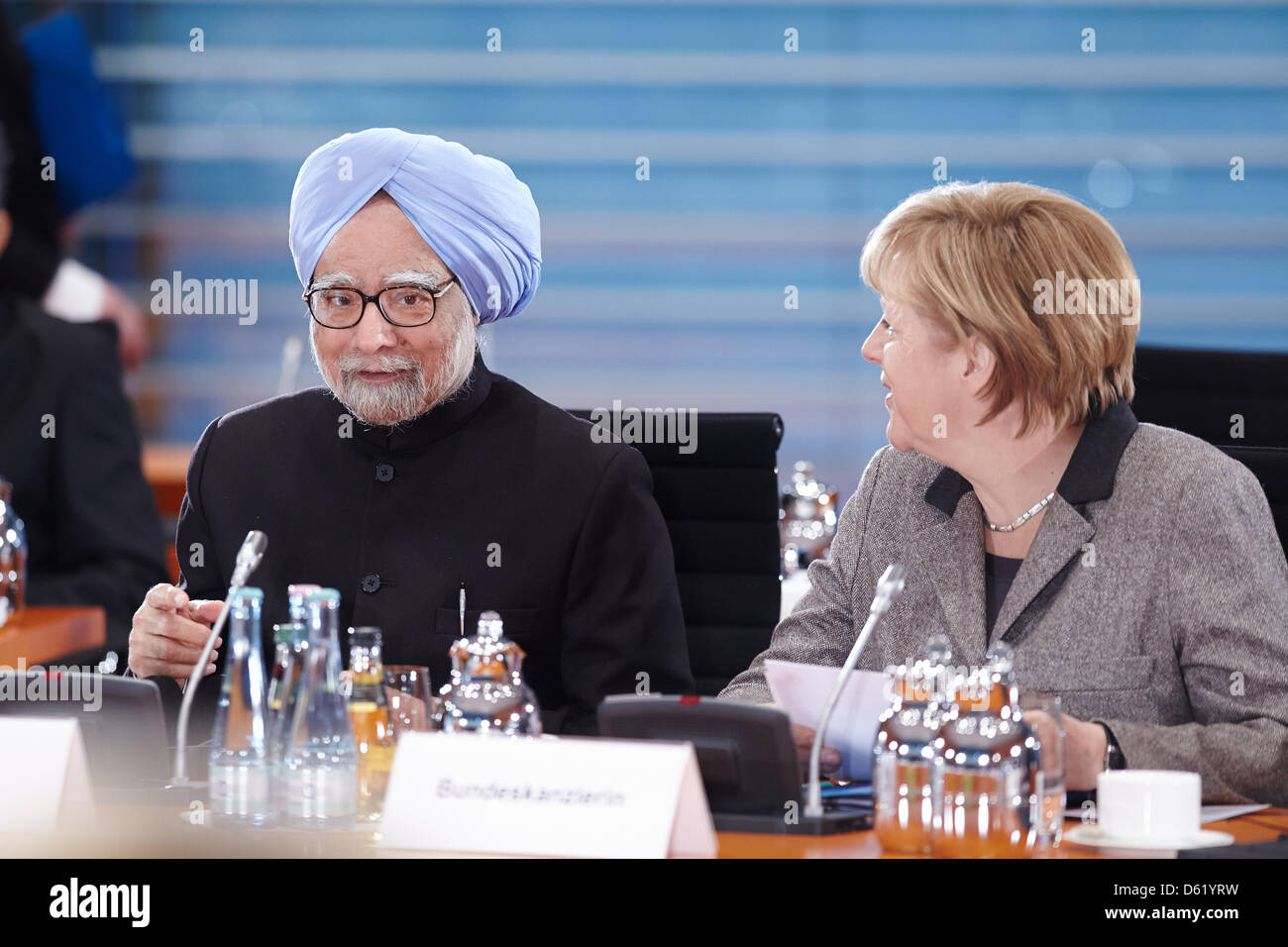 Berlino, 11 aprile 2013. La sessione plenaria del secondo governo Indian-German consultazioni è tenuto sotto la presidenza del Primo Ministro indiano Manmohan Singh e il Cancelliere tedesco Angela Merkel alla Conferenza Internazionale Hall presso la cancelleria federale a Berlino. Foto Stock