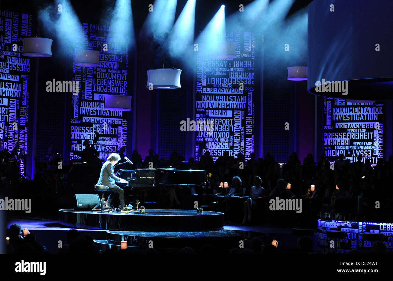 Jamie Cullum esegue presso la Henri-Nannen-Award al Deutsches Schauspielhaus di Amburgo, Germania, 11 maggio 2012. Il premio per il miglior giornalisti è iniziata dalla casa editrice Gruner + Jahr e comprende 35 000 euro in palio. Foto: Angelika Warmuth Foto Stock