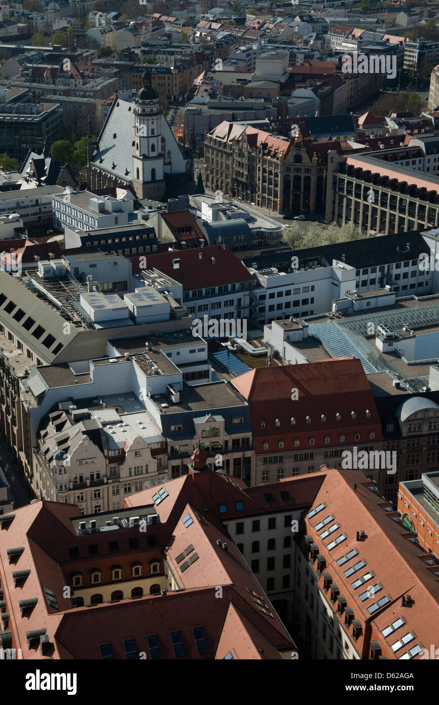 Vista della Città Vecchia di Leipzig, Germania dalla cima della Torre Panorama, la città è solo grattacielo. Foto Stock