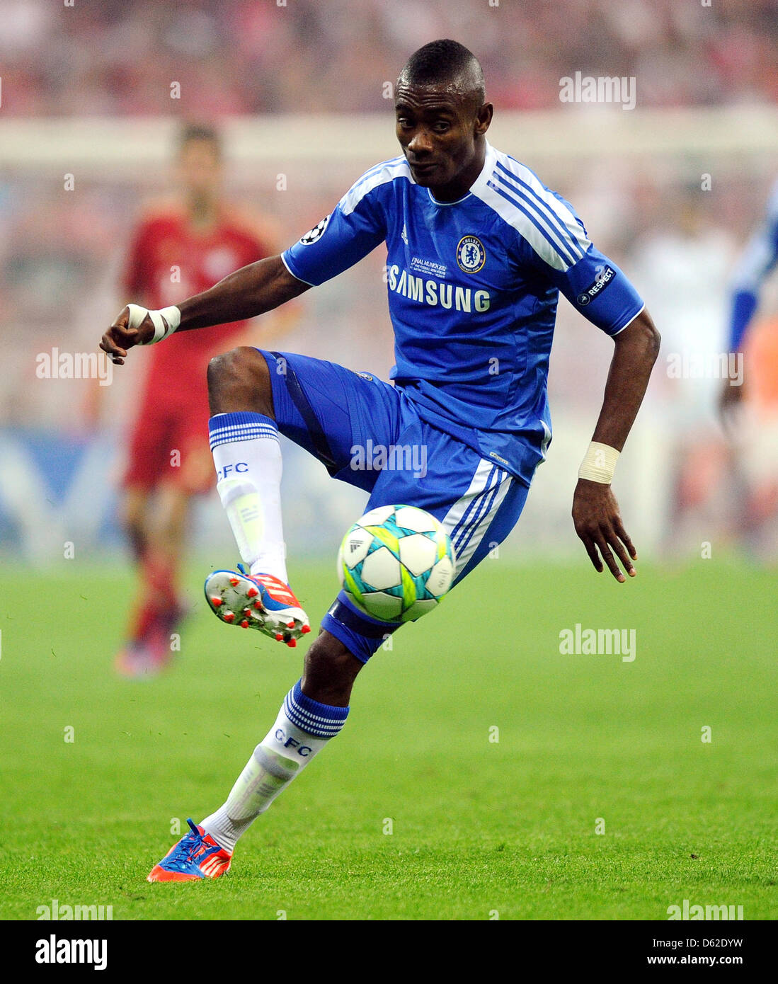 Chelsea di Salomon Kalou gioca la palla durante la UEFA Champions League Soccer finale tra FC Bayern Monaco e FC Chelsea a Fußball Arena München a Monaco di Baviera, Germania, il 19 maggio 2012. Foto: Thomas Eisenhuth dpa/lby Foto Stock