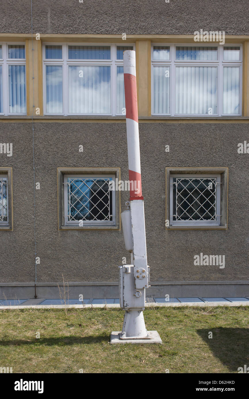 Esterno del 'Haus 1' la sede ministeriale della Stasi polizia segreta comunista nella Germania orientale, della RDT. Costruito nel 1960, il complesso ora noto come la Stasi Museum. .. (Più didascalia nella descrizione) Foto Stock