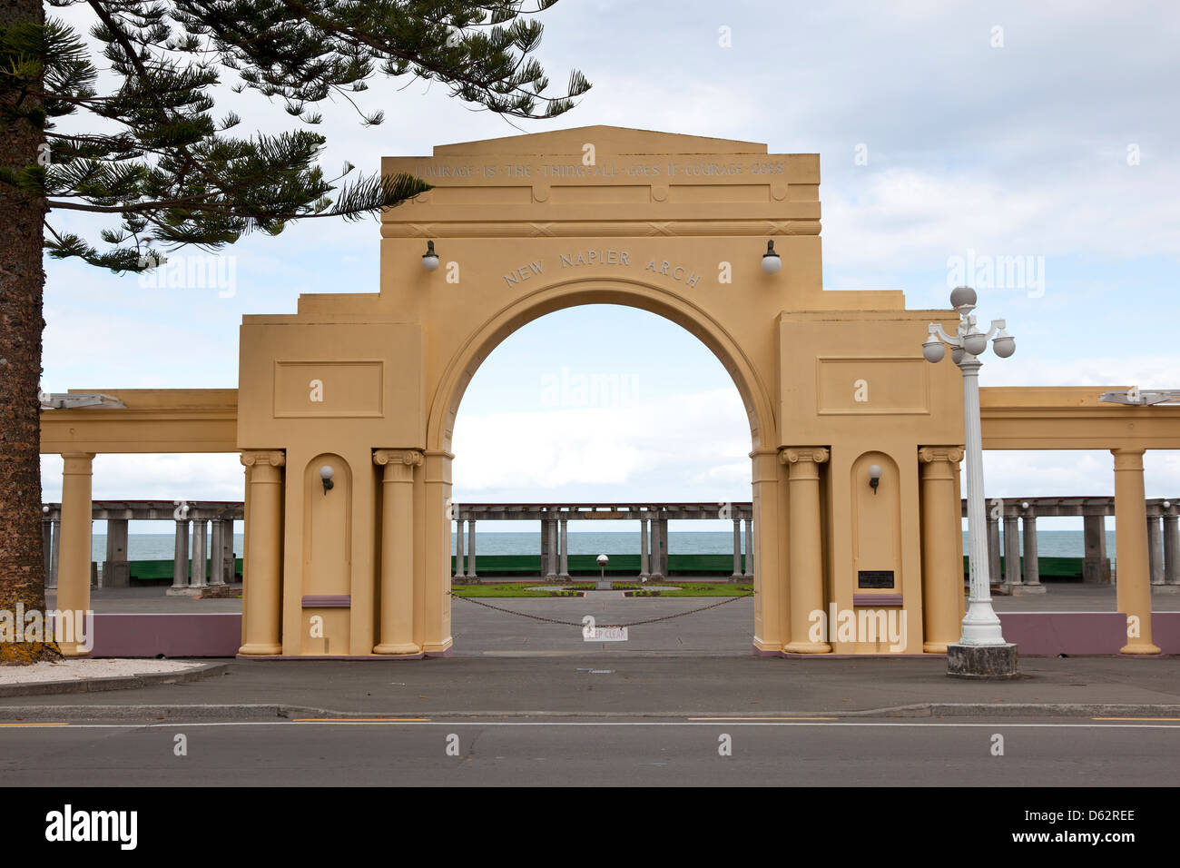 Il nuovo Napier Arch su Marine Parade di Napier, Nuova Zelanda. Foto Stock