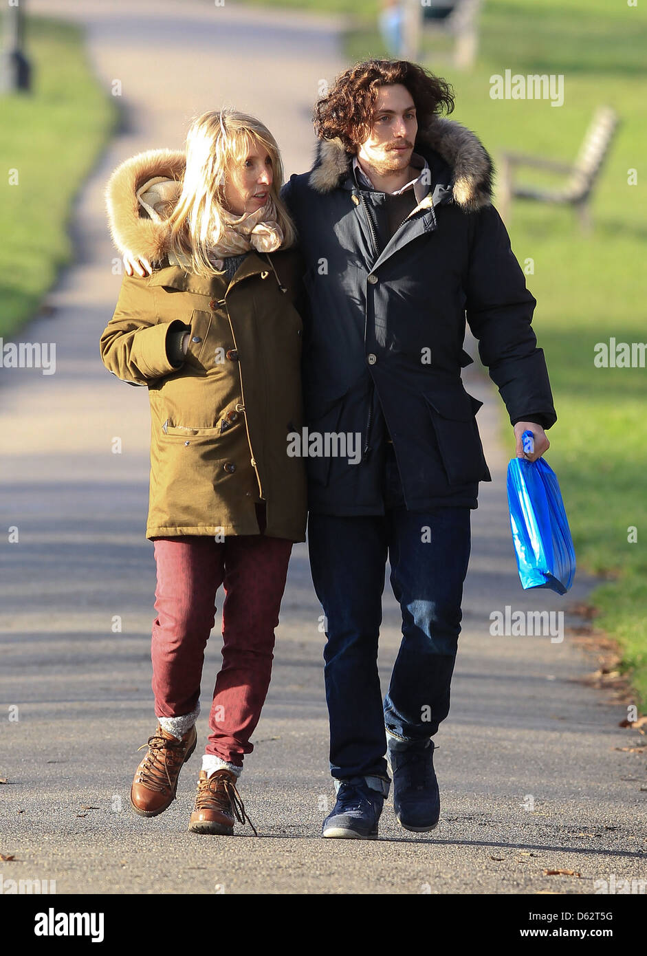 Gravidanza Taylor-Wood Sam e Aaron Johnson a spasso per Primrose Hill Londra Inghilterra - 06.01.12 Foto Stock