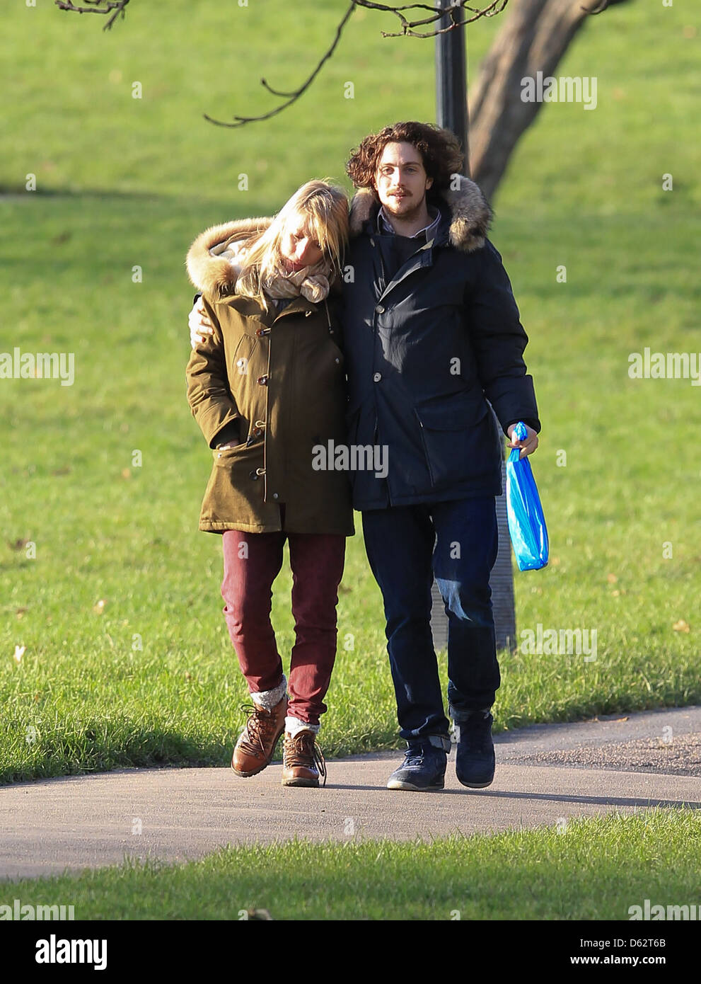 Gravidanza Taylor-Wood Sam e Aaron Johnson a spasso per Primrose Hill Londra Inghilterra - 06.01.12 Foto Stock