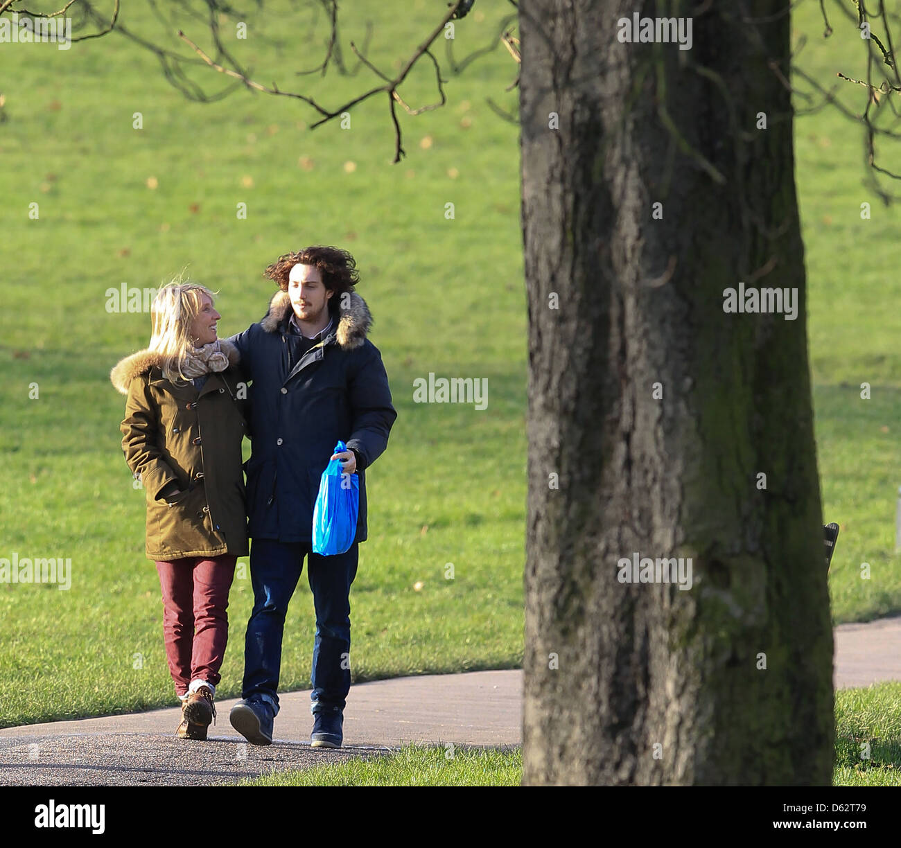 Gravidanza Taylor-Wood Sam e Aaron Johnson a spasso per Primrose Hill Londra Inghilterra - 06.01.12 Foto Stock