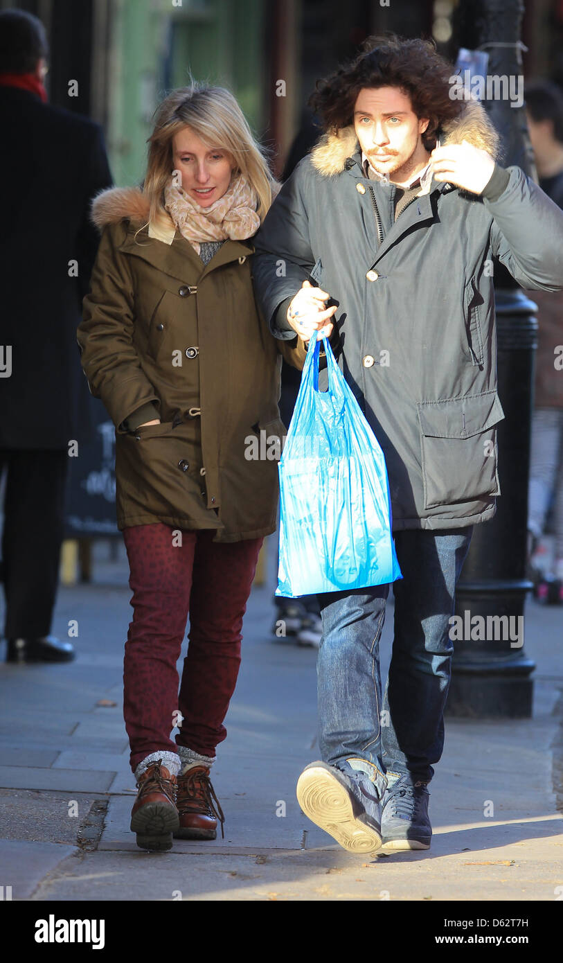Gravidanza Taylor-Wood Sam e Aaron Johnson a spasso per Primrose Hill Londra Inghilterra - 06.01.12 Foto Stock