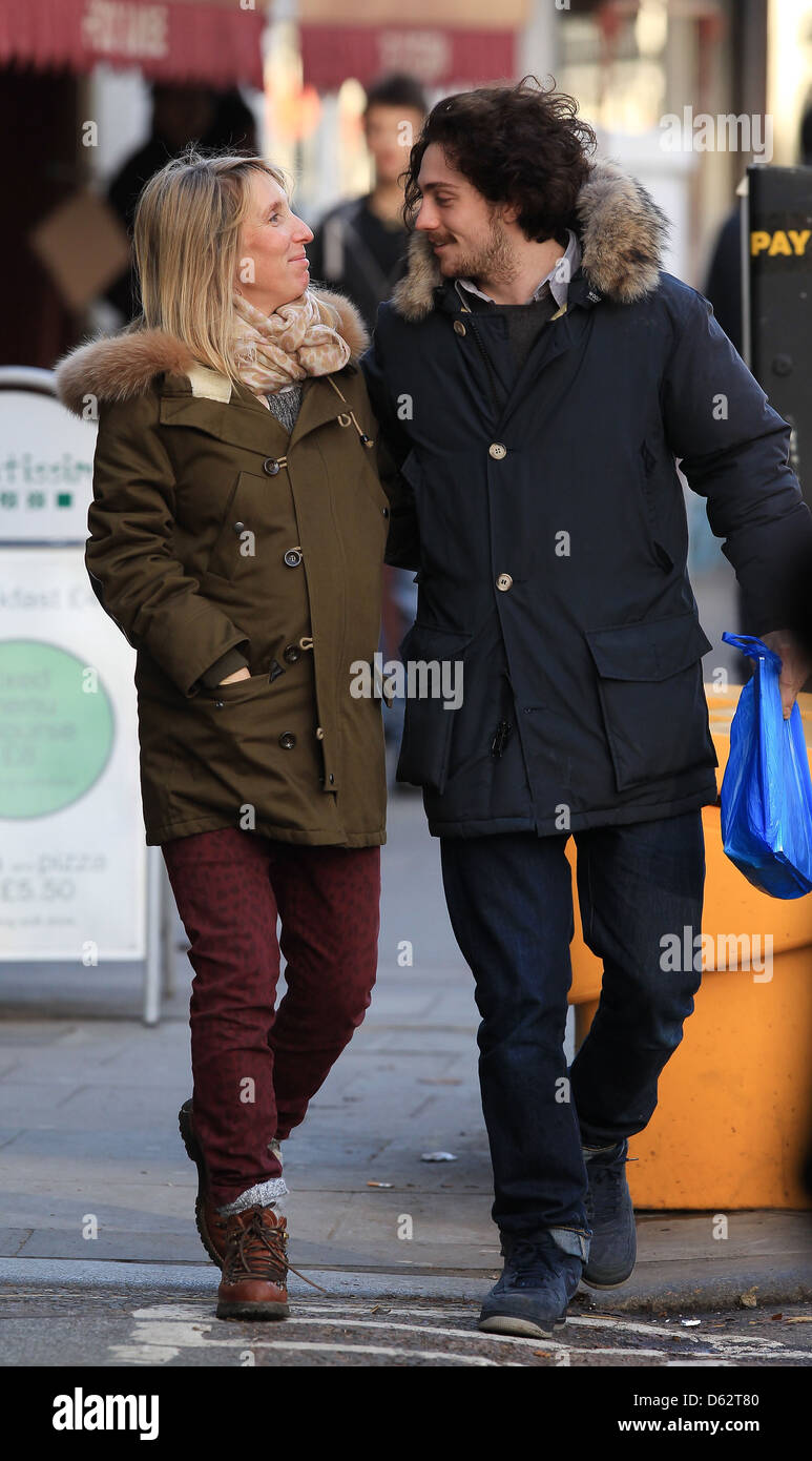 Gravidanza Taylor-Wood Sam e Aaron Johnson a spasso per Primrose Hill Londra Inghilterra - 06.01.12 Foto Stock