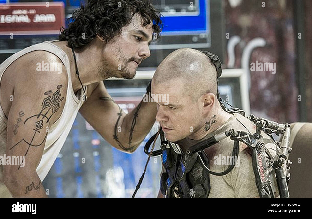 ELYSIUM 2013 TriStar Pictures film con Matt Damon a destra e Wagner Moura Foto Stock