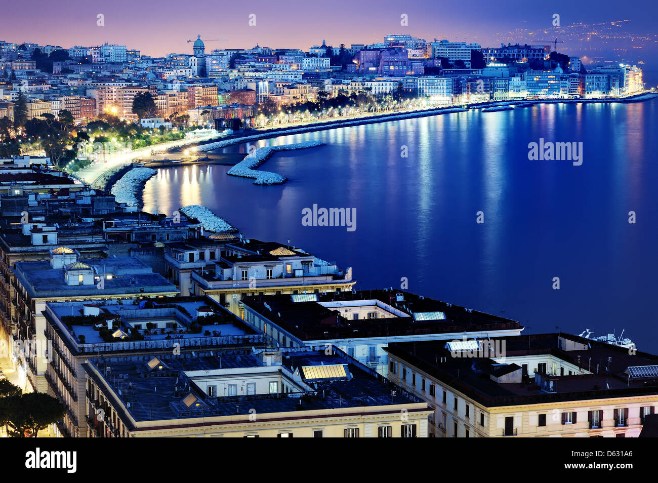 Splendida Napoli vista panoramica di notte Foto Stock