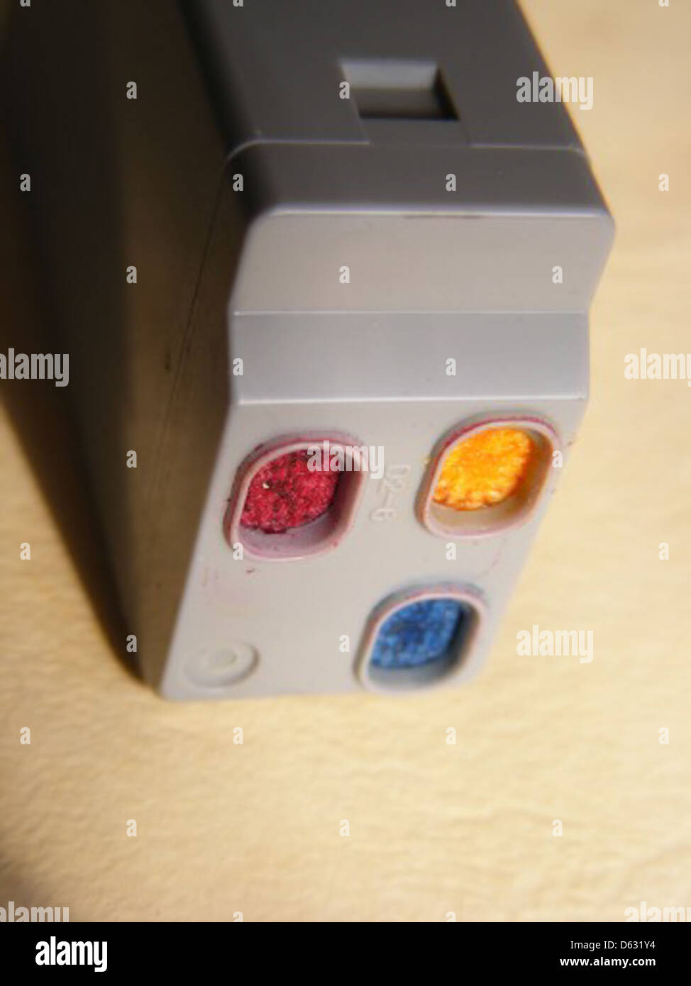 Serbatoio d'inchiostro a colori Canon BCI-24, progettato per l'uso con le stampanti Canon, caratterizzato da un design compatto ed efficiente per le attività di stampa. Foto Stock