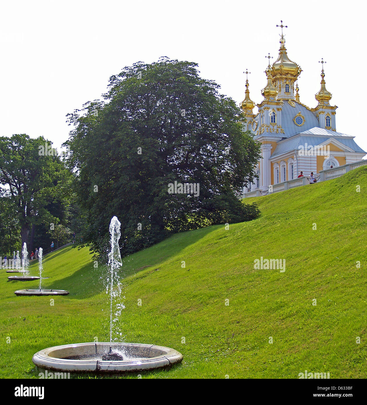 La Chiesa del Palazzo di Peterhof e dal parco inferiore,Saint Petersburg Foto Stock