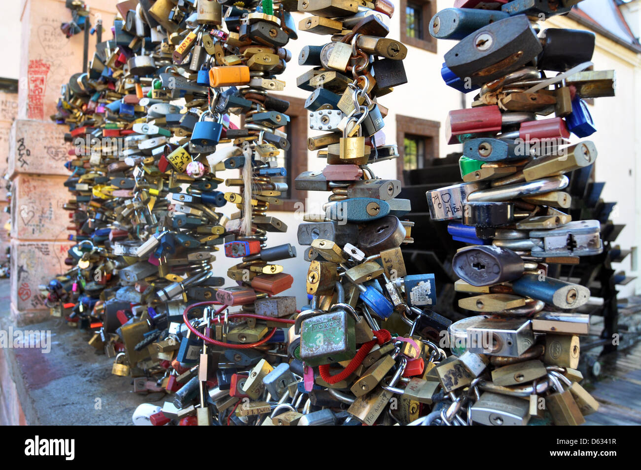 Amore si blocca a Praga - un simbolo di amore per tutta l'Europa. Foto Stock