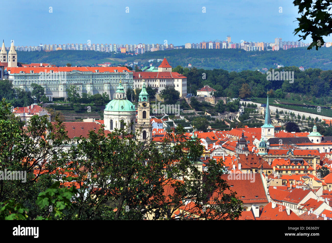 Alta vista di Praga, che mostra il castello e il centro città. Foto Stock