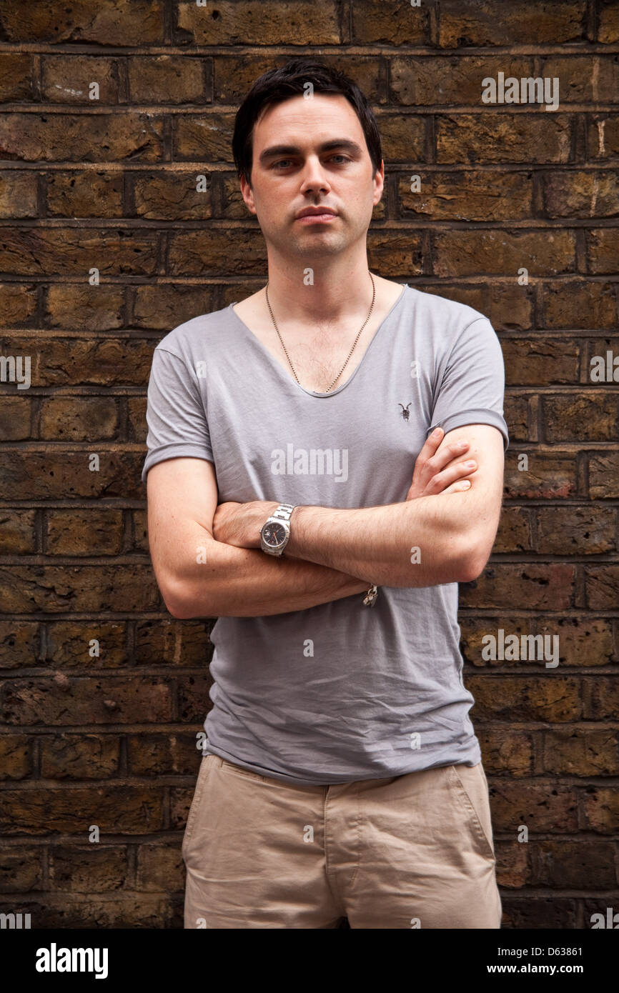 Richard Archer cantante della band inglese Hard Fi fotografato in Soho Londra Inghilterra. Foto Stock