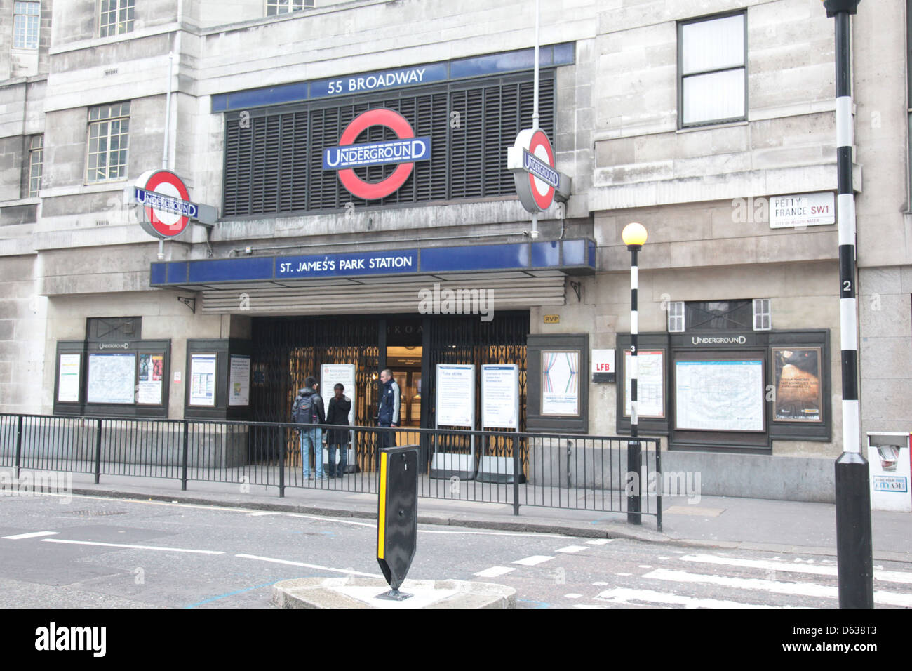 Vista generale del tubo sciopero a St. James Park Station su Boxing Day. Londra, Inghilterra - 26.12.11 Foto Stock