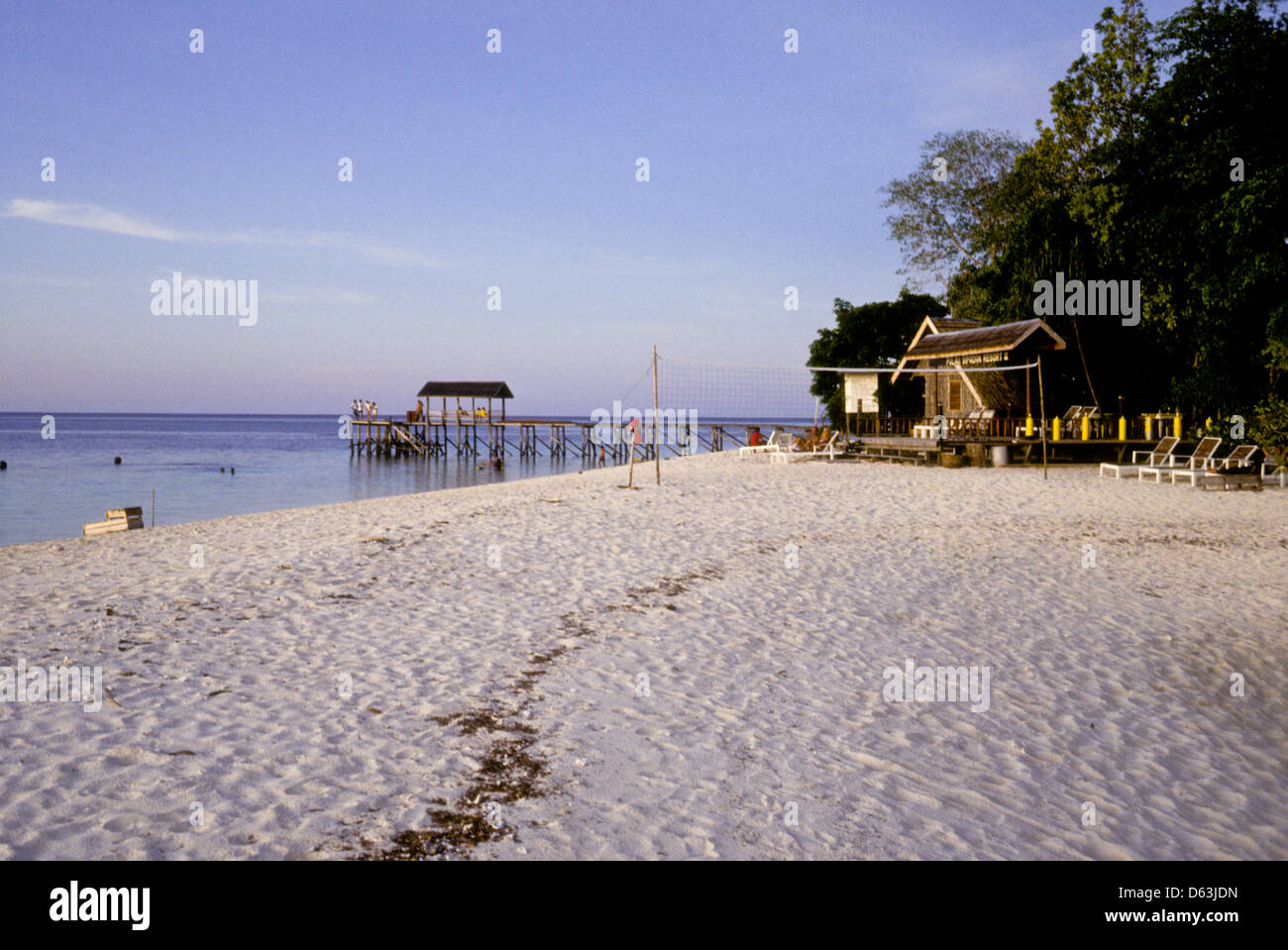 Spiaggia,sistemazione sull'isola,capanne,Sipadan Nov1990 subacquea conversioni di scorrimento,uno dei più ricchi di habitat marini nel mondo. Foto Stock
