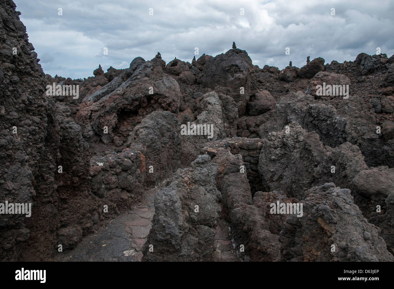 Lava solidificata rocce che hanno reso un alieno paesaggio Foto Stock