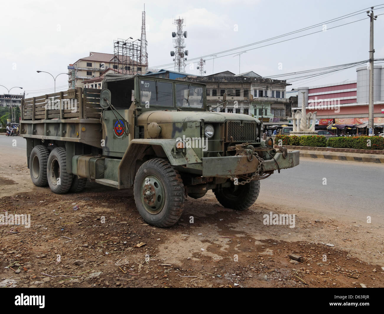 Un Regio esercito cambogiano carrello parcheggiato a Kampong Thom, Cambogia. Foto Stock