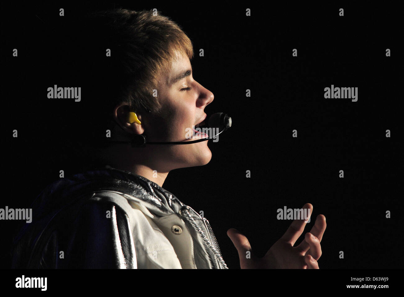 Justin Bieber performing live al Capital FM Arena come parte del suo 'My World Tour". Questa è la sua ultima performance in Foto Stock