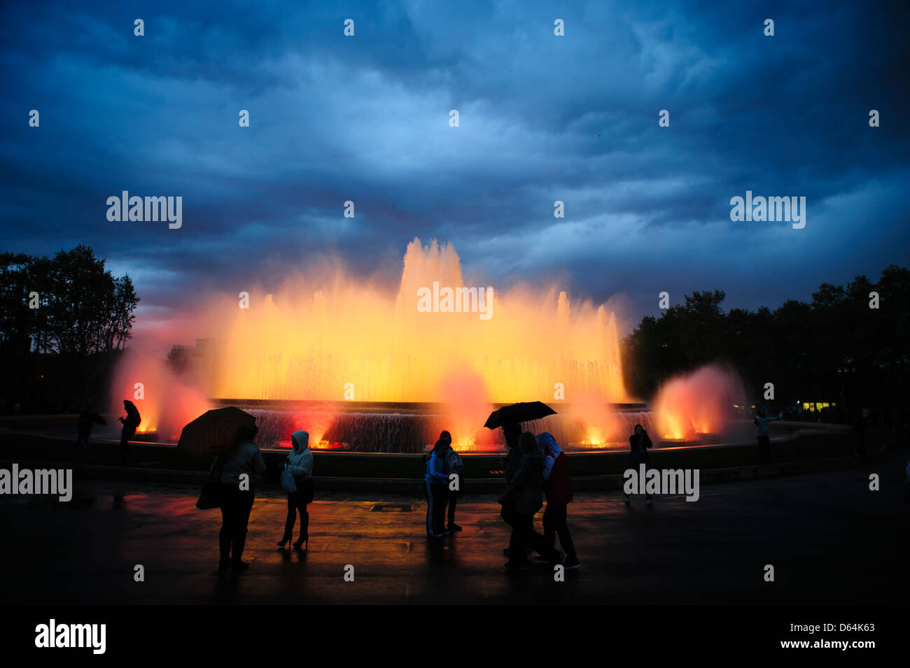Spettacolo di luci e suoni nella fontana magica di Montjuic, Barcelona, Spagna. Foto Stock
