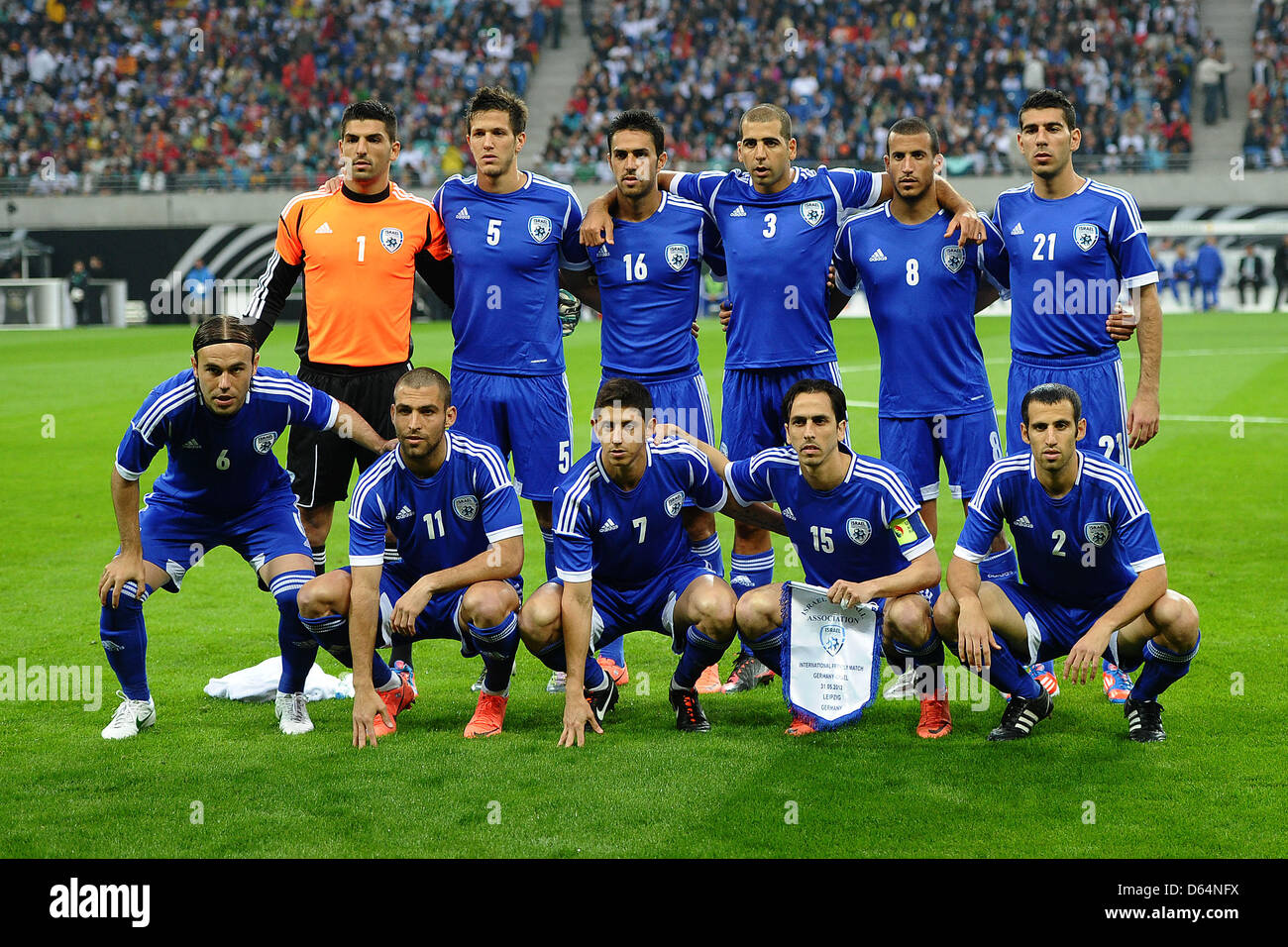 La nazionale israeliana della squadra di calcio in posa per una foto di  gruppo prima della amichevole internazionale tra la Germania e Israele a  Leipzig, Germania, 31 maggio 2012. Team Israele: (bancata