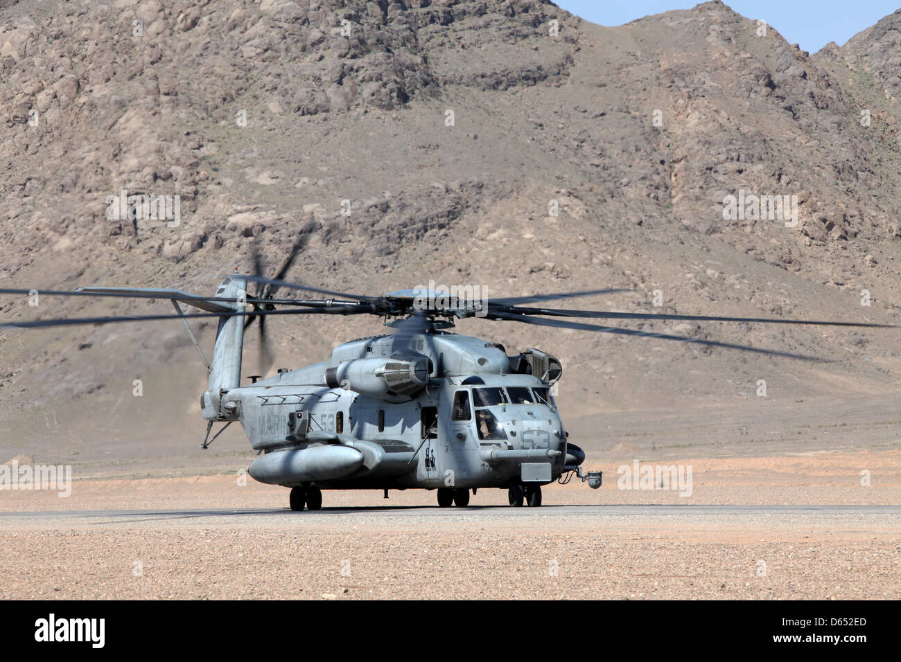 US Marine Corps CH-53E Super Stallion elicottero a bordo di una operazione militare congiunta di noi Britannici e forze afghane, 11 aprile 2013 nella provincia di Helmand, Afghanistan. Foto Stock