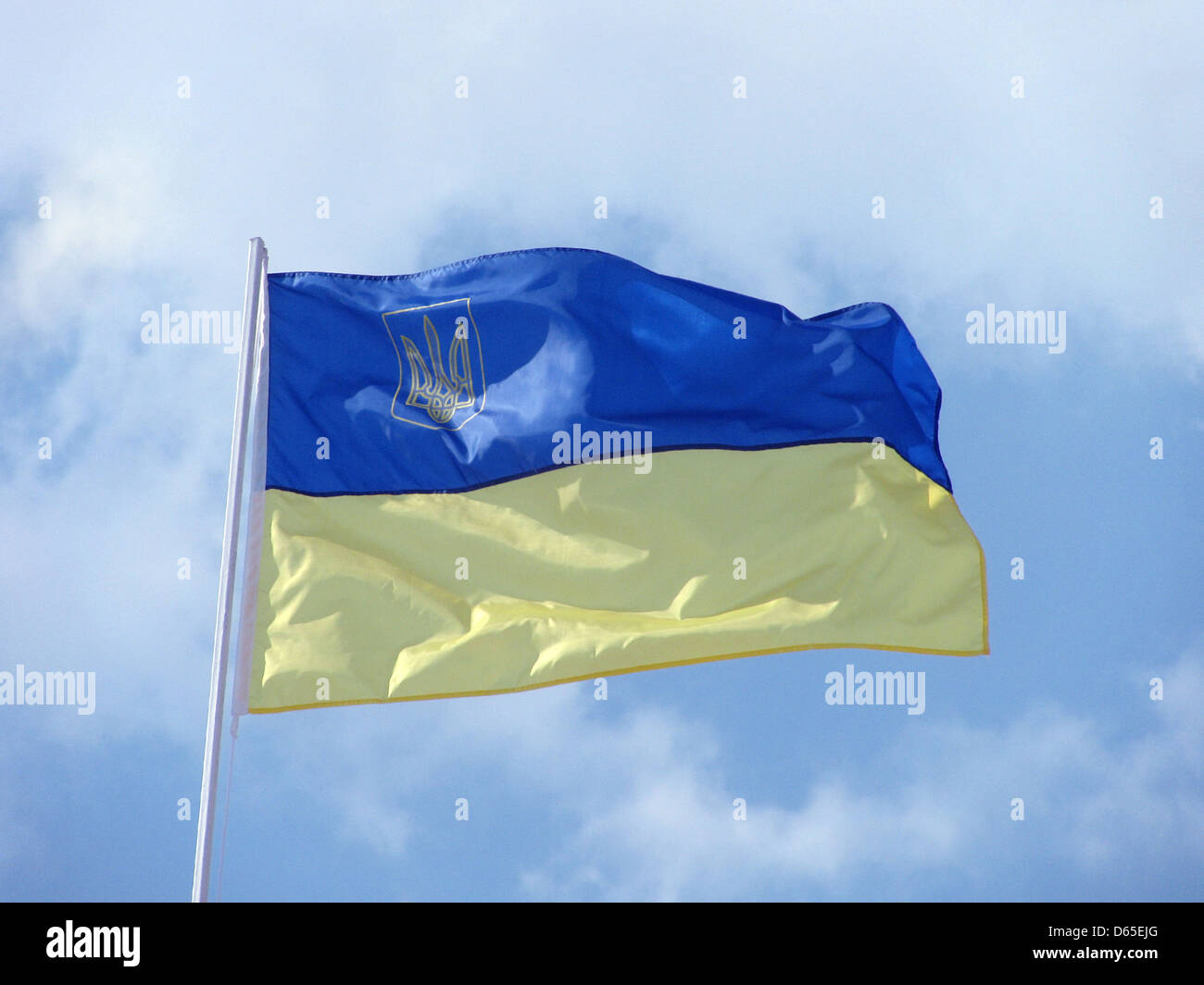 Bandiera dell'Ucraina su sky Foto Stock