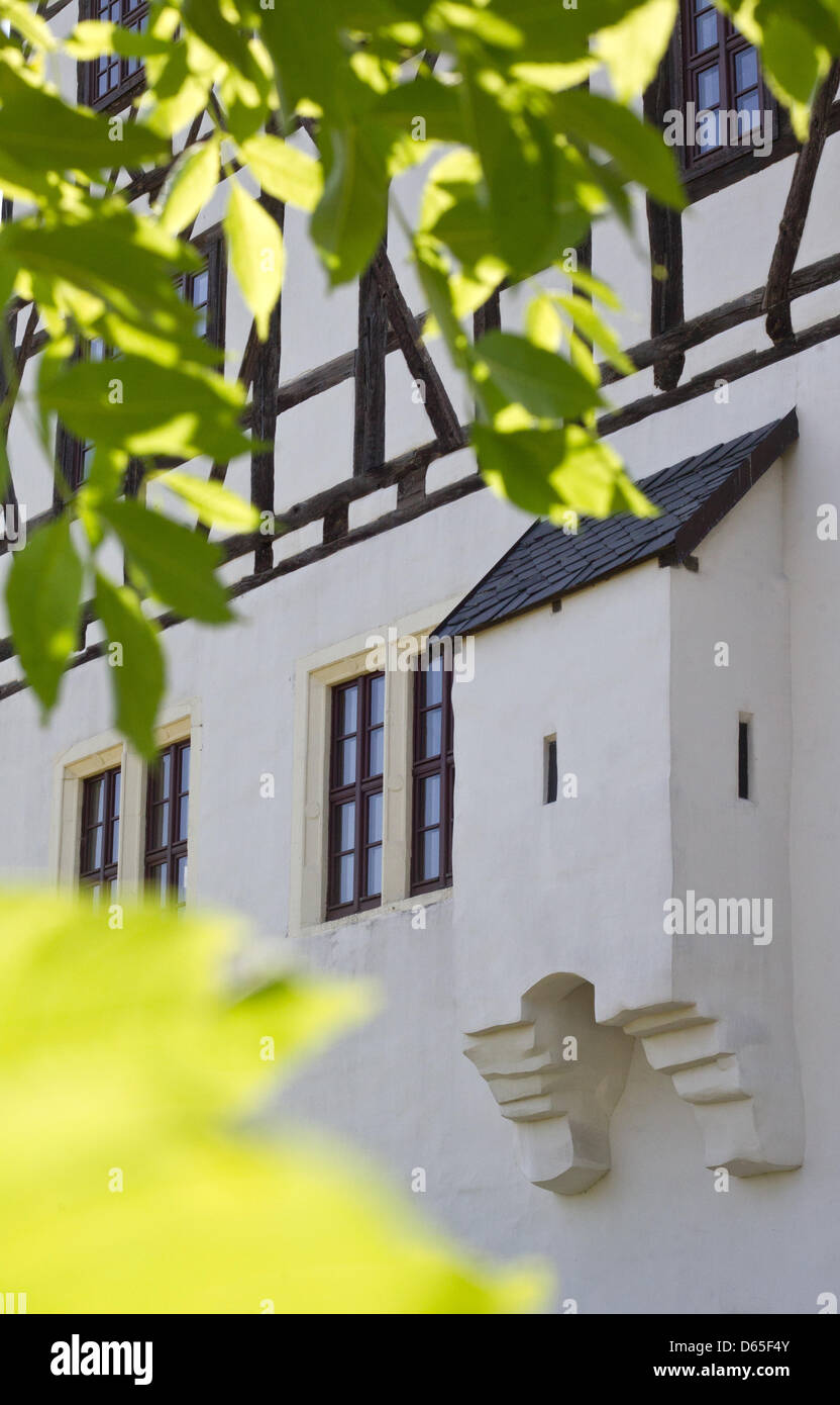 Il guardaroba del Castello Leitzkau è raffigurato in una giornata di sole in Letzkau, Germania, 20 maggio 2012. L'ex edificio medievale fu costruita come convento nel 1133 e ricostruita da Hilmar von Muenchhausen Weser in stile rinascimentale nel 1564. Foto: Jens Wolf Foto Stock