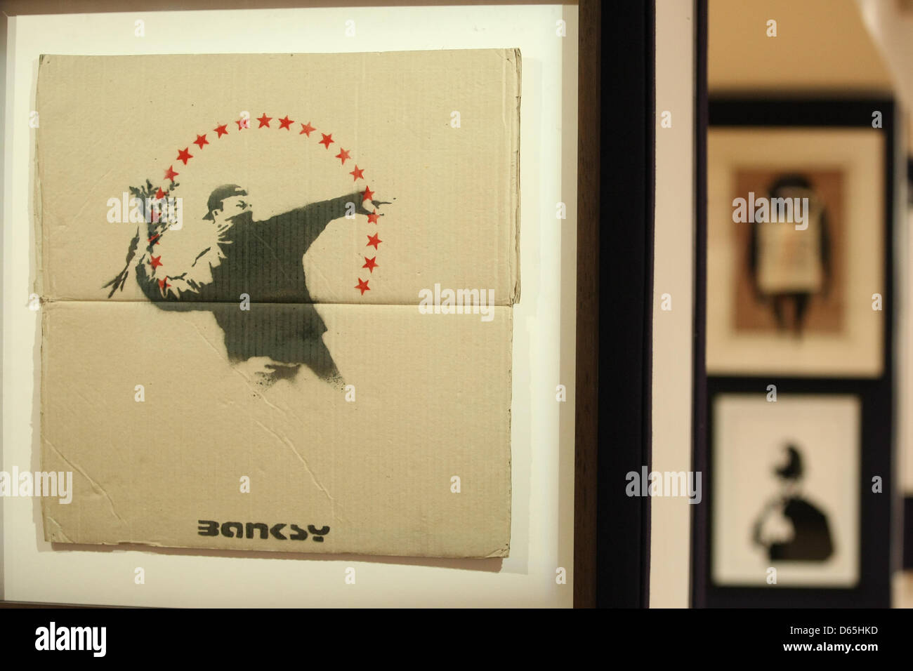 BANKSY ARTWORK all asta il fiore THROWER BONHAM DI ARTE URBANA ASTA Bond Street LONDRA INGHILTERRA REGNO UNITO 12 Aprile 2013 Foto Stock