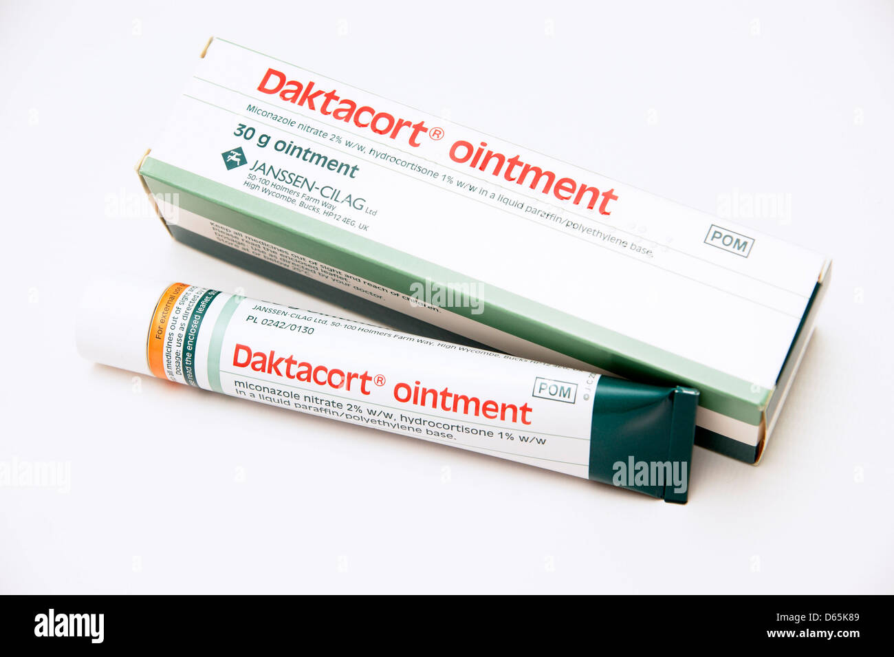 Unguento Daktacort (nitrato di miconazolo) idrocortisone crema di steroidi  per trattare condizioni infiammato dermatite eczema Foto stock - Alamy