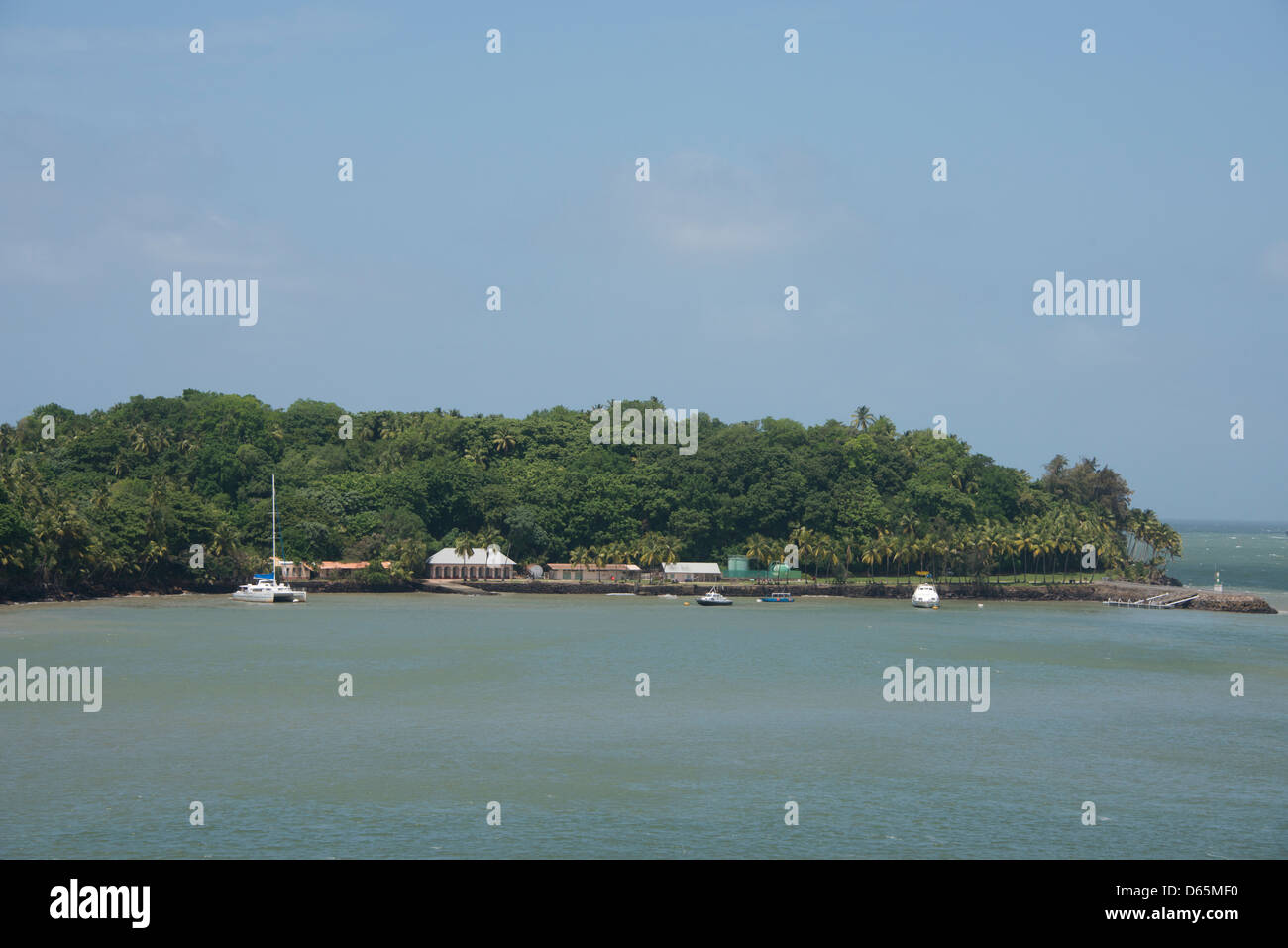 Territorio Francese d'oltremare, Guiana francese, salvezza isole. Panoramica di Ile Royale home al famigerato colonia penale. Foto Stock