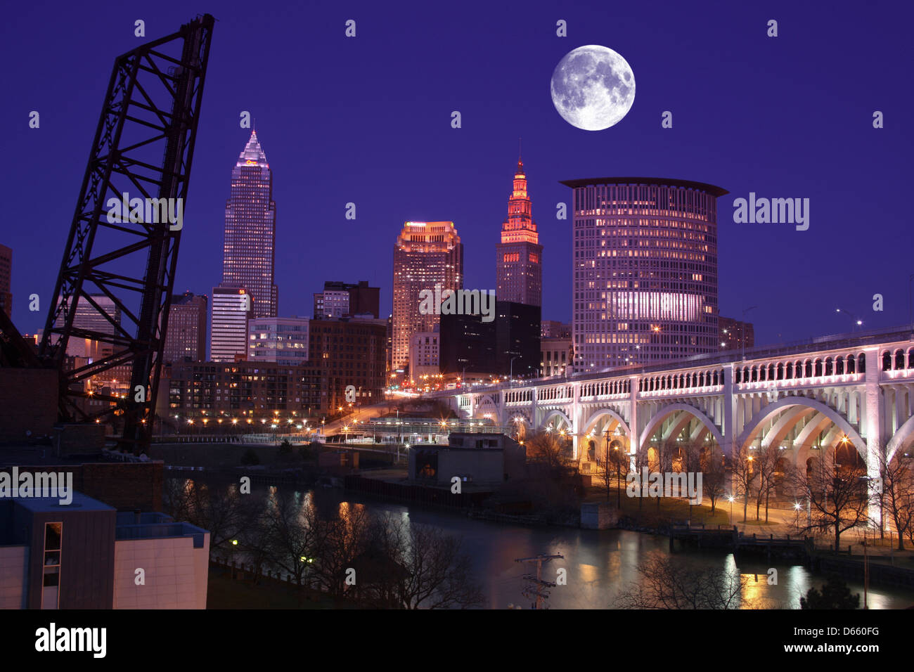 Fiume CUYAHOGA ATTERRAGGIO SETTLERS PARK skyline del centro di Cleveland OHIO USA Foto Stock