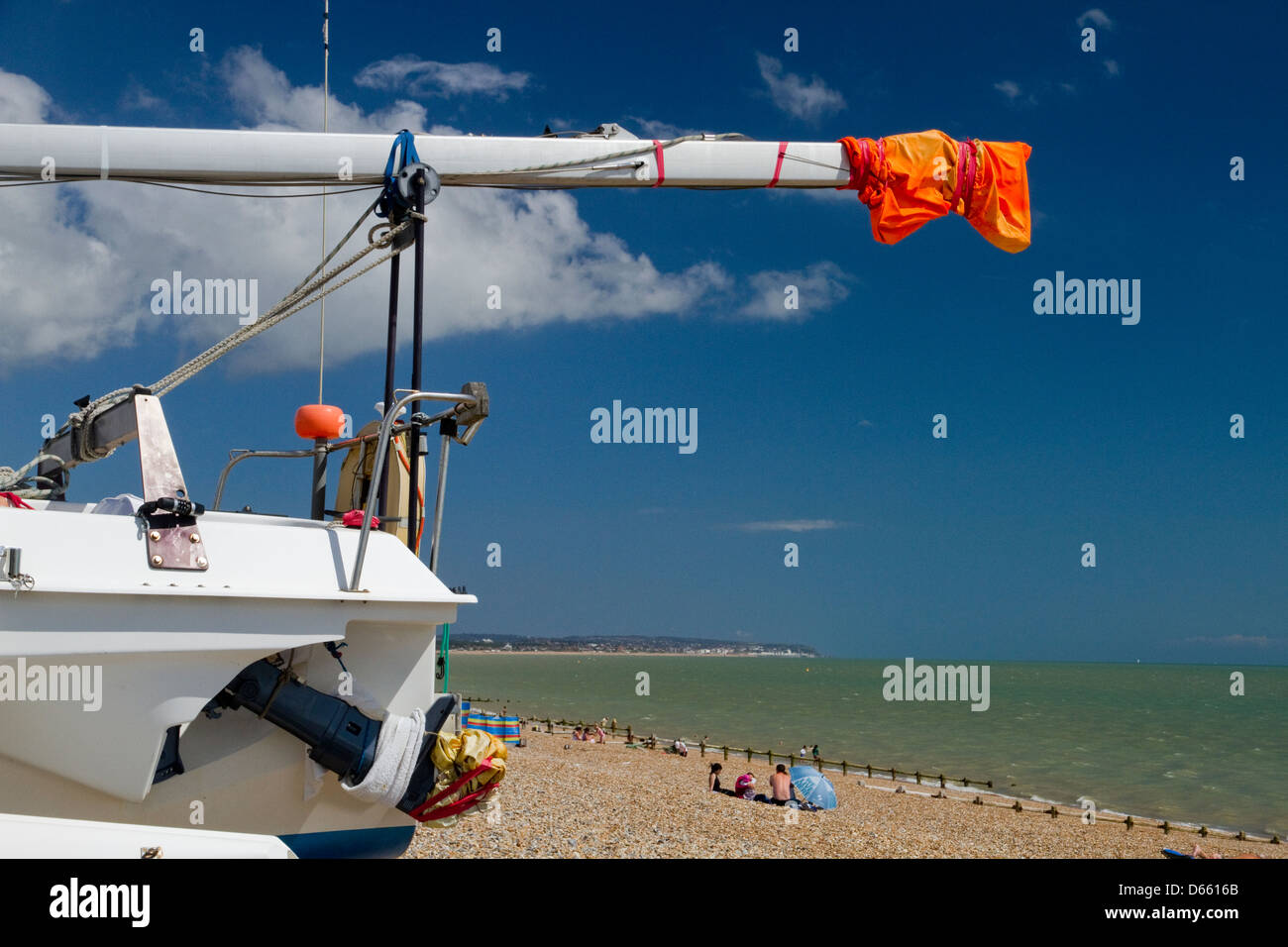 Spiaggia e barche a Pevensey East Sussex England Foto Stock