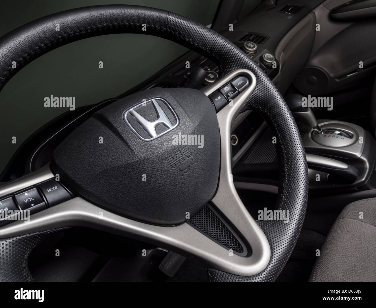 Honda Civic Hybrid's volante e cambio automatico Foto stock - Alamy