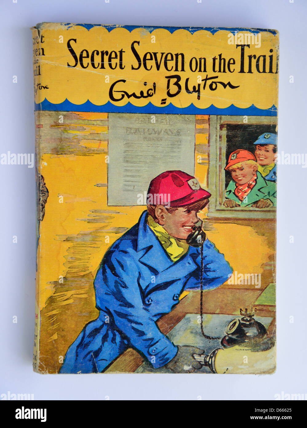 Enid Chelmsford's "Secret Seven sul Sentiero dei Sette segrete prenota, Ascot, Windsor, Berkshire, Inghilterra, Regno Unito Foto Stock