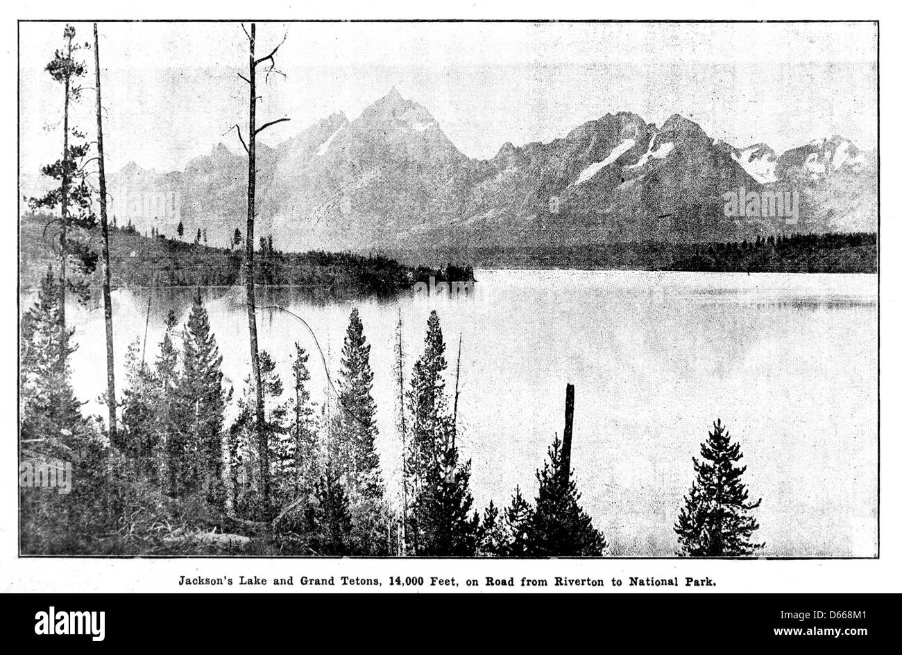 Un'immagine promozionale del 1907 che mostra il lago Jackson e i Grand Tetons, con l'area circostante del Wyoming aperta al pubblico. La fotografia mette in evidenza la bellezza naturale della regione e le opportunità per l'acquisto di terreni e terreni. Foto Stock