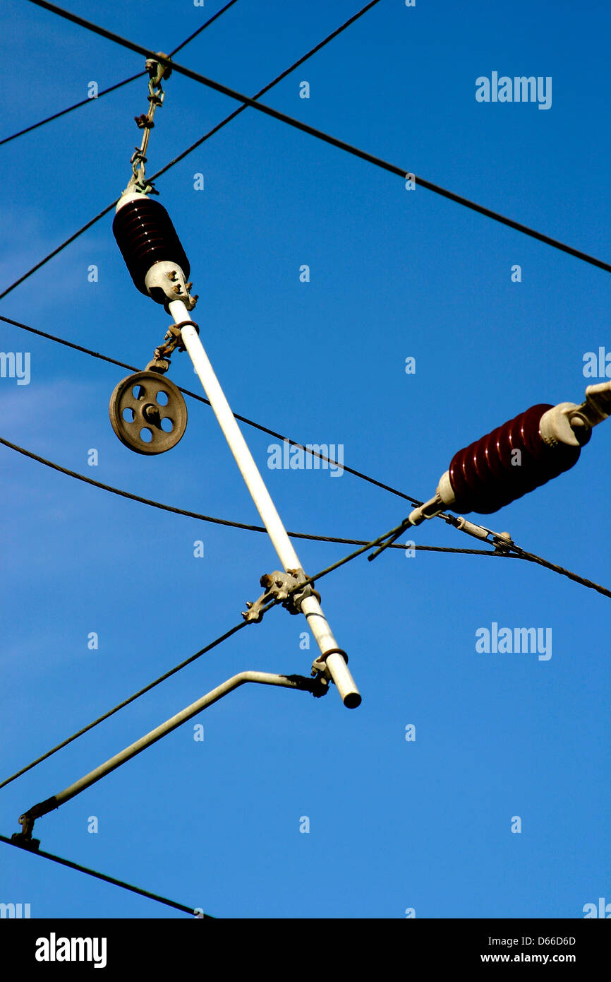 25KV Corrente Alternata ferroviaria elettrificata attrezzatura della linea aerea portali East Coast Main Line Peterborough Cambridgeshire Foto Stock