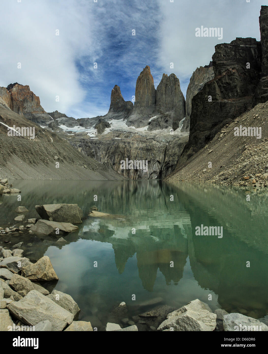 Una tarda mattinata shot delle torri a Torres Del Paine, Cile Foto Stock
