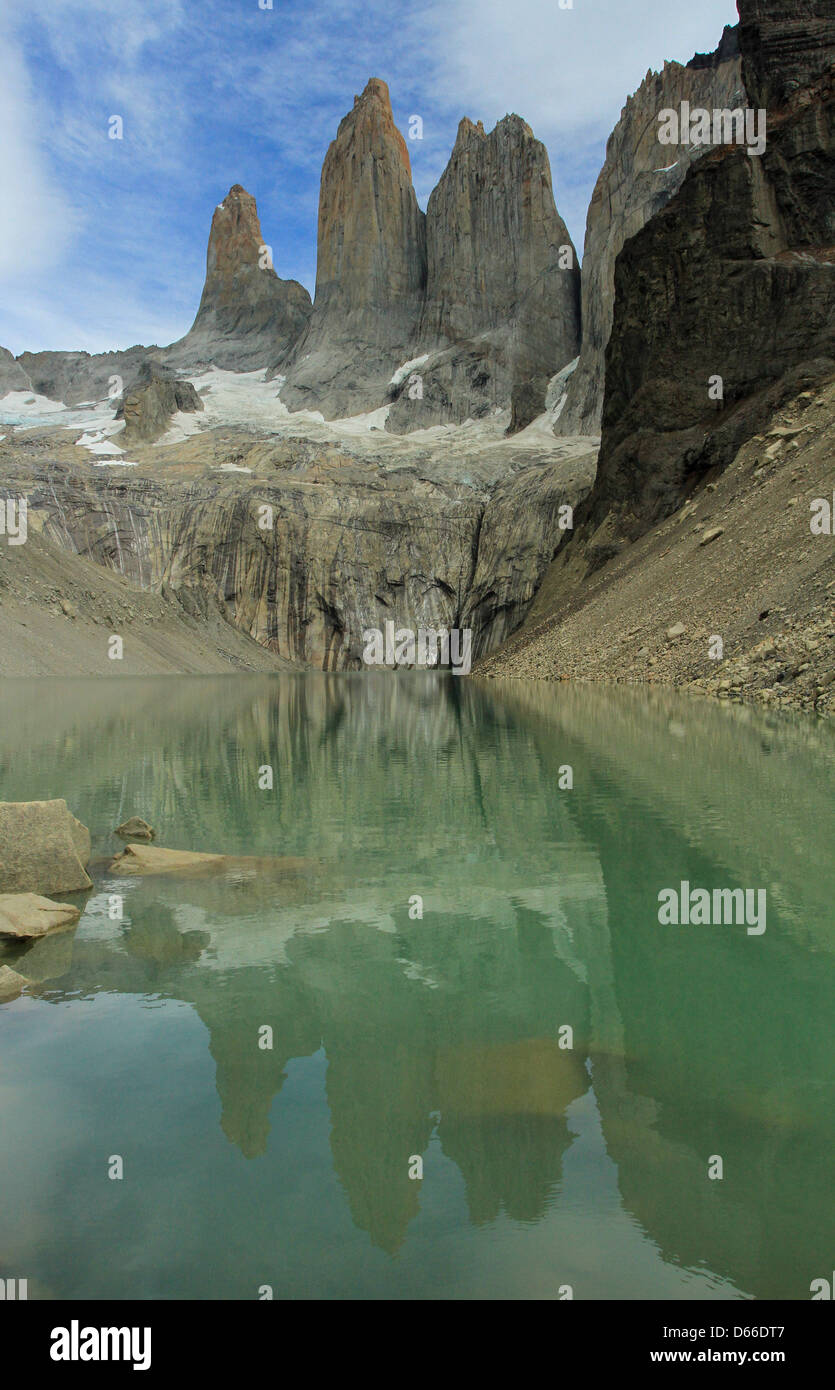 Una tarda mattinata shot delle torri a Torres Del Paine, Cile Foto Stock