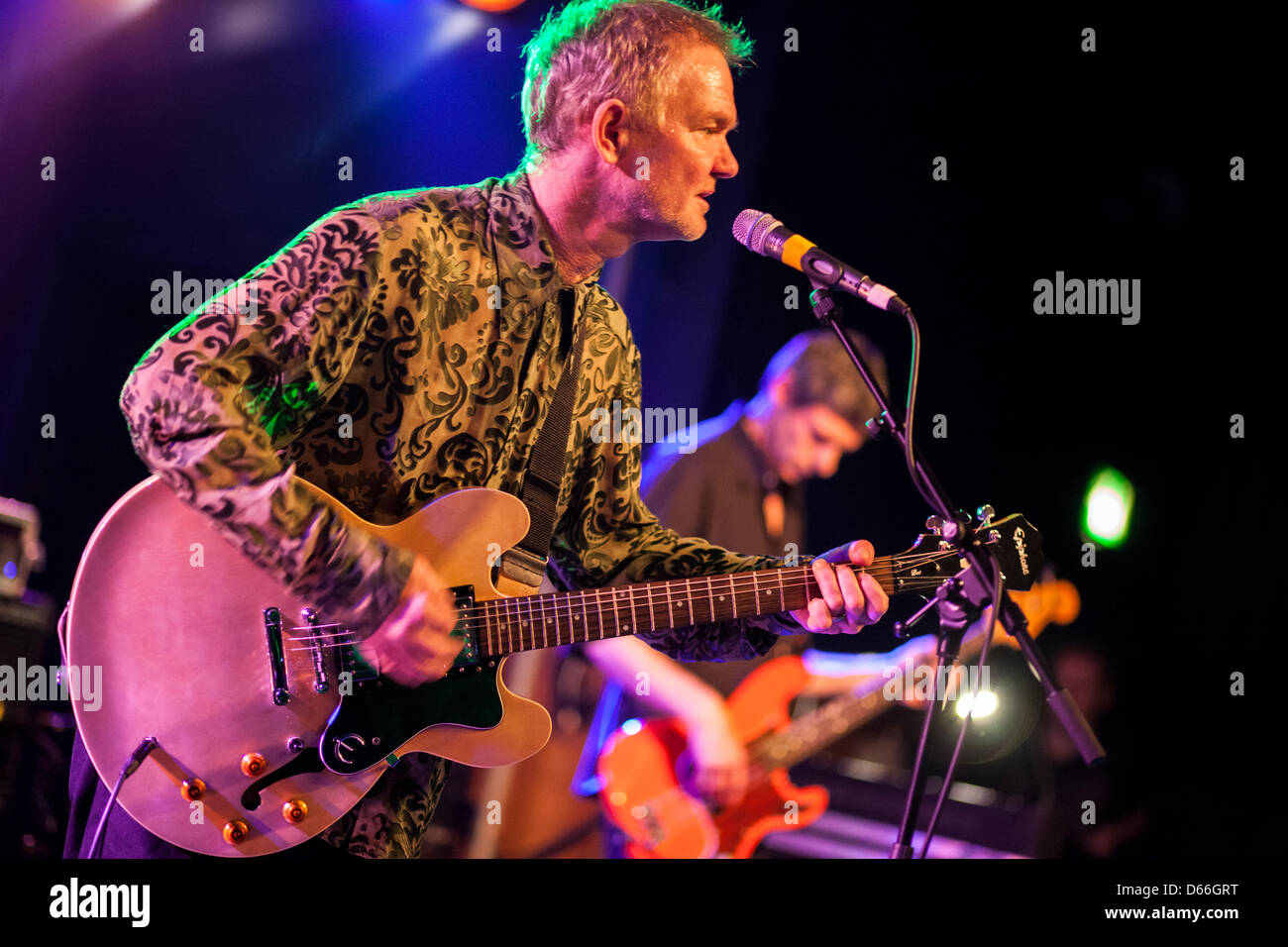 La casa di amore vivere a scala di Londra. Un quarto decennio dalla loro tardi anni ottanta apice, la casa di amore e il loro primo tour del Regno Unito che in otto anni con un trionfale homecoming sul retro di una ricevuta positivamente il nuovo album dipinge le parole in rosso. Foto Stock