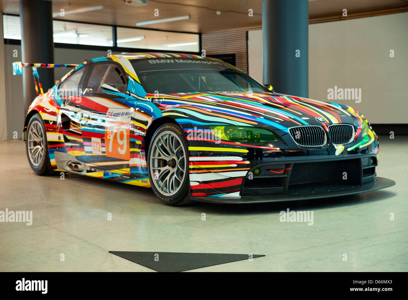 Editoriale: KUMU Art Museum, Tallinn, Estonia, 13 Aprile 2013 - Arte BMW Auto, disegnato da Jeff Koons. Foto Stock
