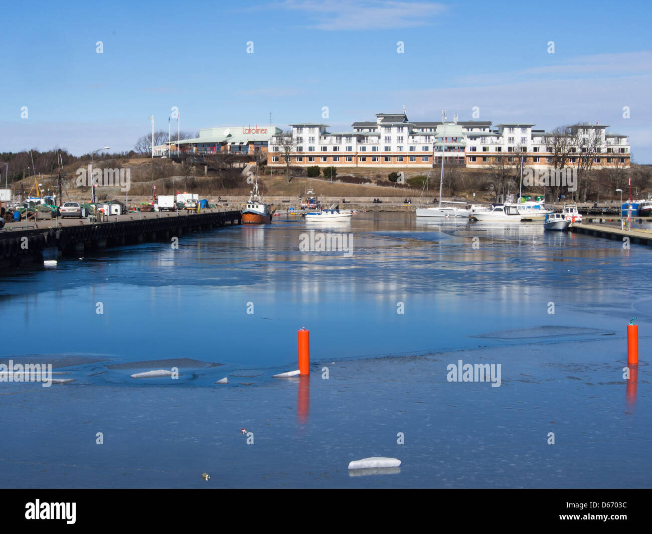 Porto di Strømstad sulla costa occidentale della Svezia, frequentato luogo di villeggiatura per turisti norvegesi, Laholmen Hotel Foto Stock