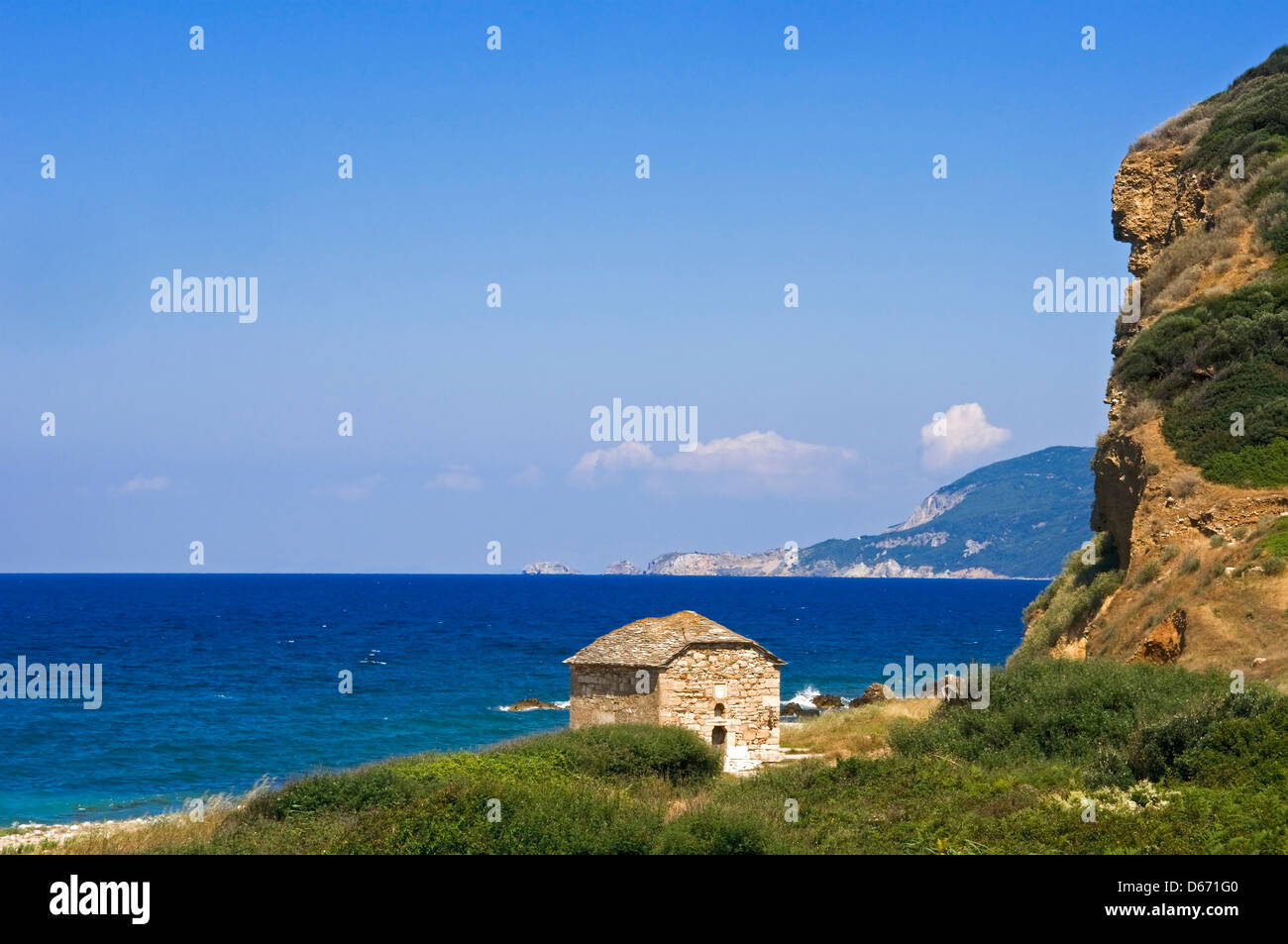 Vecchia cappella bizantina a costa del Mar Egeo (Grecia) Foto Stock