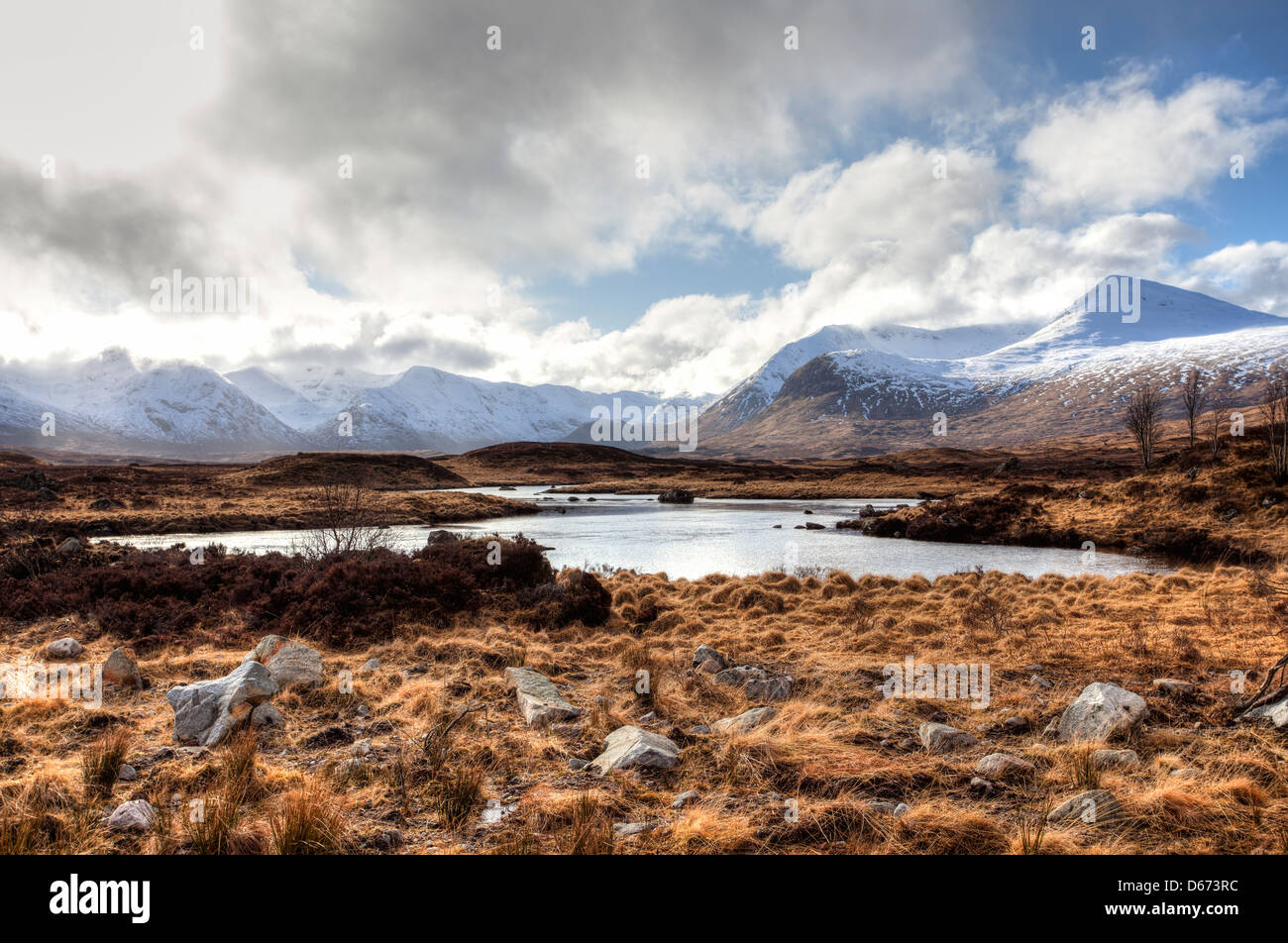 Le montagne di blackmount che circondano Rannoch Moor Foto Stock